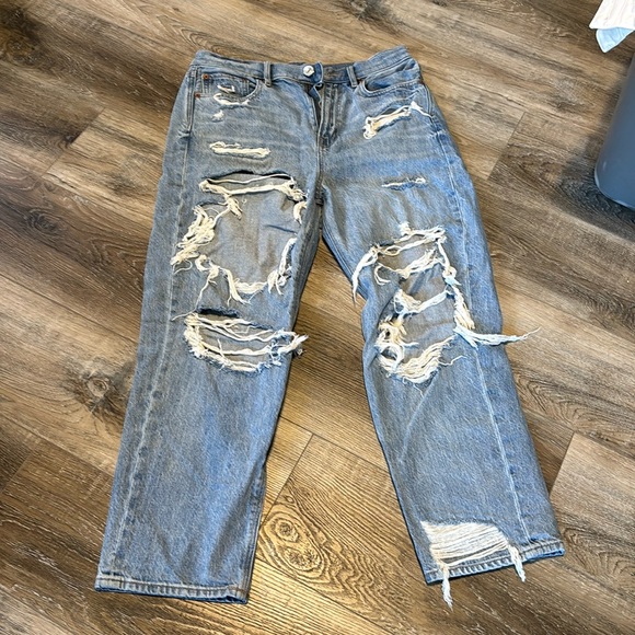 AE 90’s boyfriend jeans - Picture 1 of 3